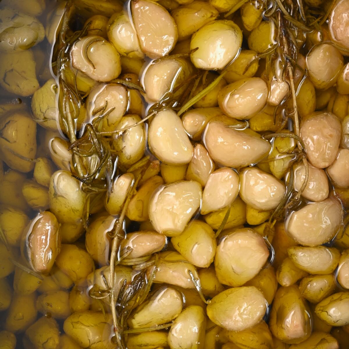 Easy Homemade Garlic Confit: Step-by-Step Guide for Flavorful Oil